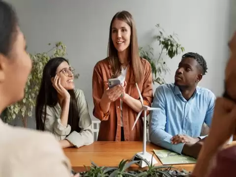 What is Internal Communications? 2025 Complete Guide