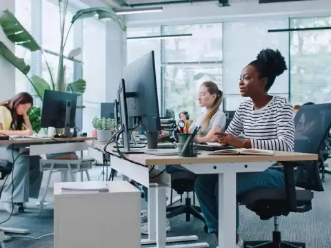 From Coding to Cash: What Digital Workplaces Reveal About Your IT Salary