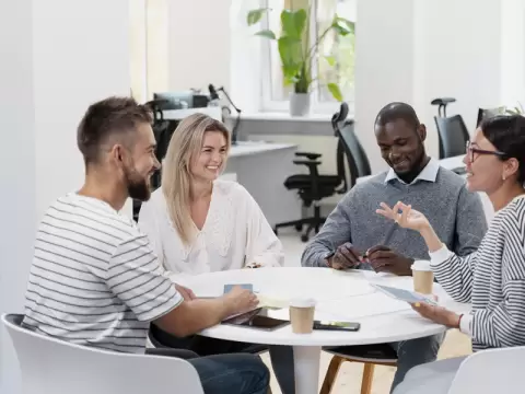 How to Improve Team Dynamics in the Workplace Using Powerful Team Communication Tools for Employees