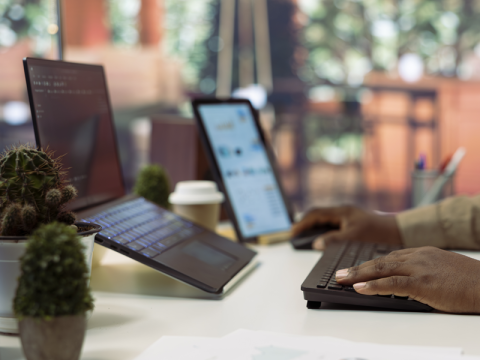 Digital Workplace vs Intranet: What&rsquo;s the Difference? (And the Best Digital Workspace Solutions Right Now)