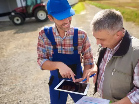 Why Most Sales Team Software Fails Field Teams &mdash; And How to Fix It in 2026 + (10  Options to pick)