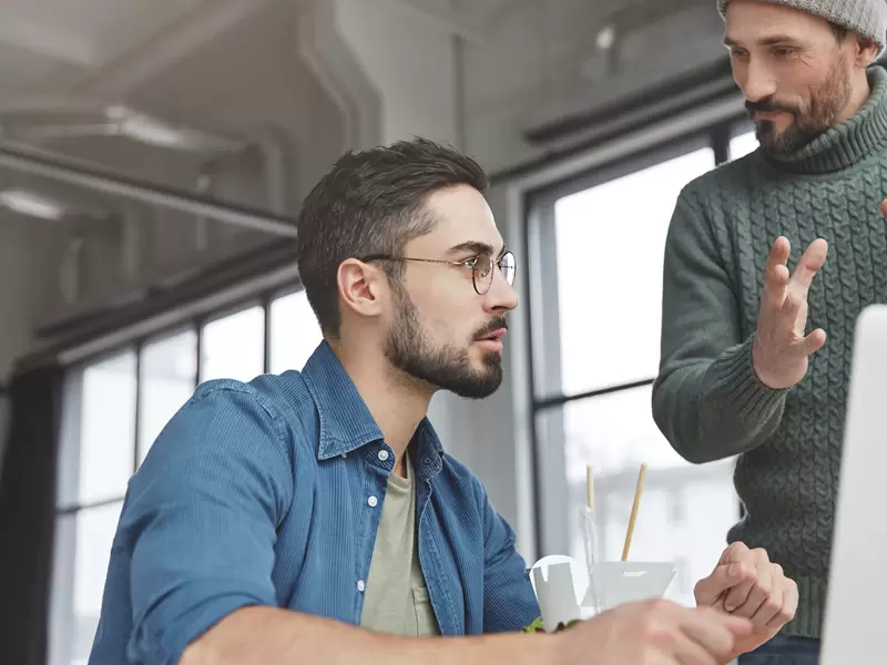 b2ap3_large_What-Broken-Internal-Communication-Actually-Looks-Like-in-Ops-and-IT Internal Communications Strategy Examples: How Ops & IT Leaders Fix Broken Remote Communication Tools (2026 Guide) - Insight Blog