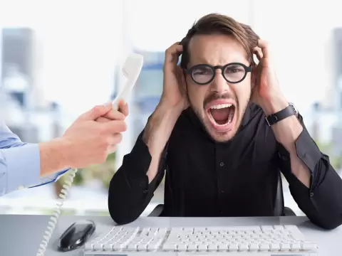 Why Internal Comms Fails in Large Organisations and the Communication Challenges Examples Causing It