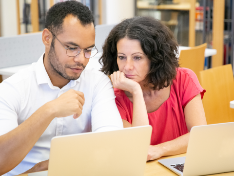 Knowledge Base vs Intranet: What&rsquo;s the Difference (and Which Do You Need?)