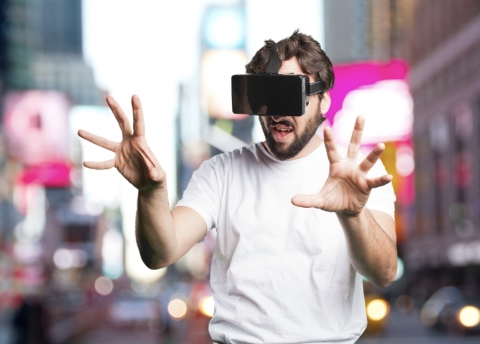 How Augmented Reality Scavenger Hunts Can Boost Marketing ROI (+10 Real-World Examples)