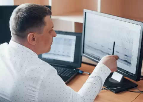 7 Best RIA Databases for Asset Managers and Wealthtech Firms in 2026