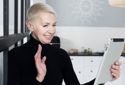 How to Use AI Assistants in Internal Comms to Reduce Noise, Not Add to It