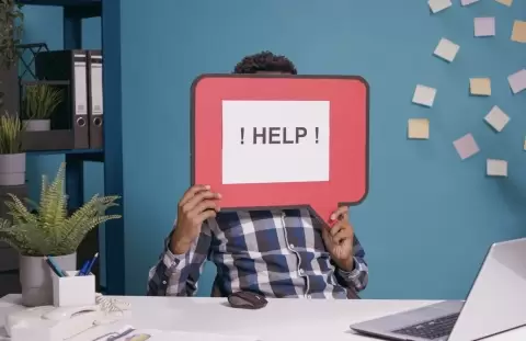 Still Using Teams or Slack Instead of Help Desk Software? Here&rsquo;s Where Things Can Go Wrong
