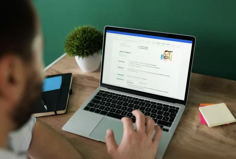 b2ap3_large_Refresh-Your-CV-Portfolio-and-LinkedIn-Profile-Before-Applying New Job Remotely? Here Are 10 Essential Steps to Take Before You Start Looking - Insight Blog