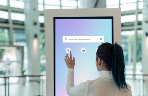 Intranet and Digital Signage: 7 Powerful Ways to Reach More Employees