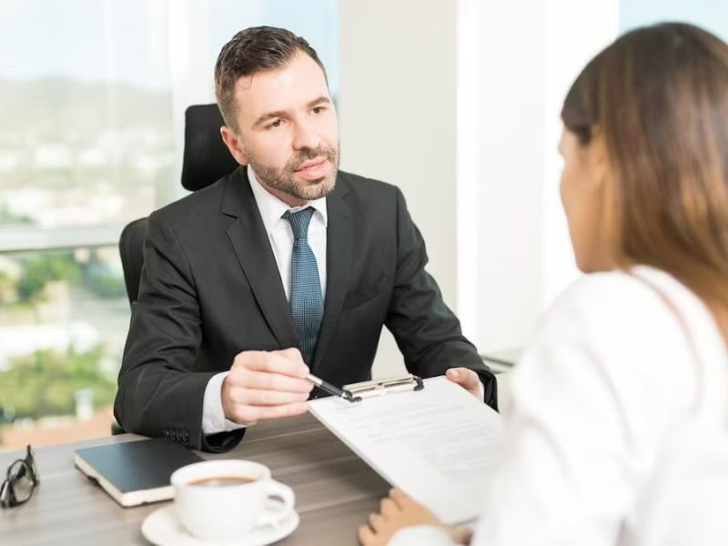 How to close a sales interview: A complete guide 2023
