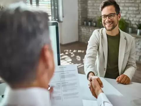 4 Challenges Facing Recruiters in 2023 (and how to overcome them)